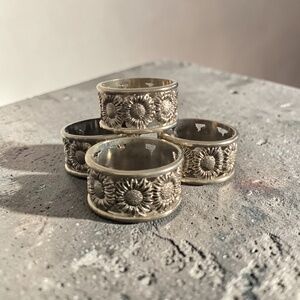 Silver-plated Napkin Rings (4)